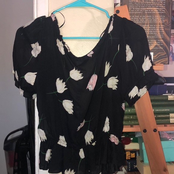 Urban Outfitters Floral Top - Picture 5 of 11